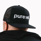 PURE:EST kapa sa šiltom