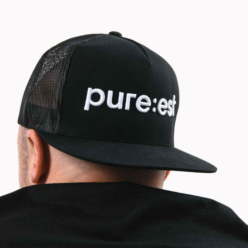 PURE:EST kapa sa šiltom